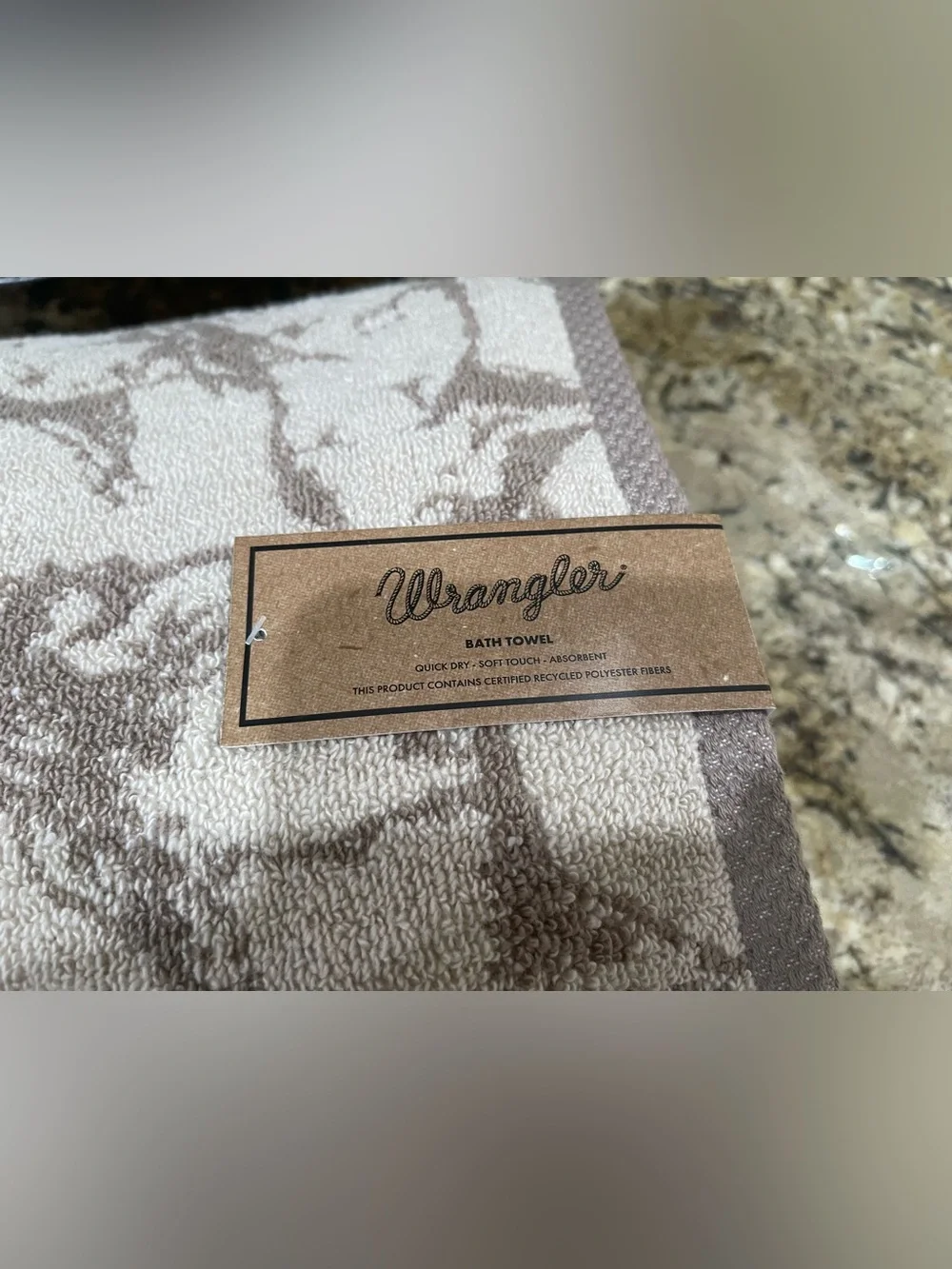 Wrangler MUSTANGS towel bundle - (2) bath, (2) hand towels and (2) fingertip NEW